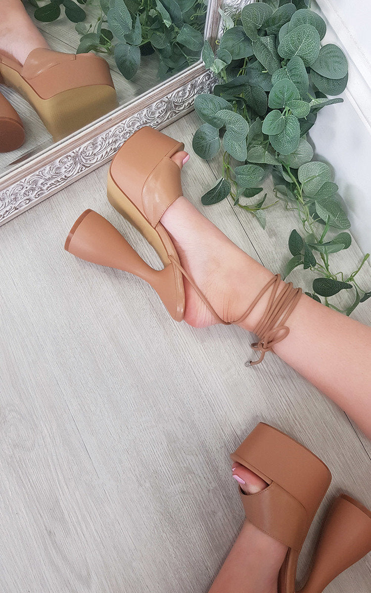 She Wears Glory™ Extreme Platform Strappy High Heels