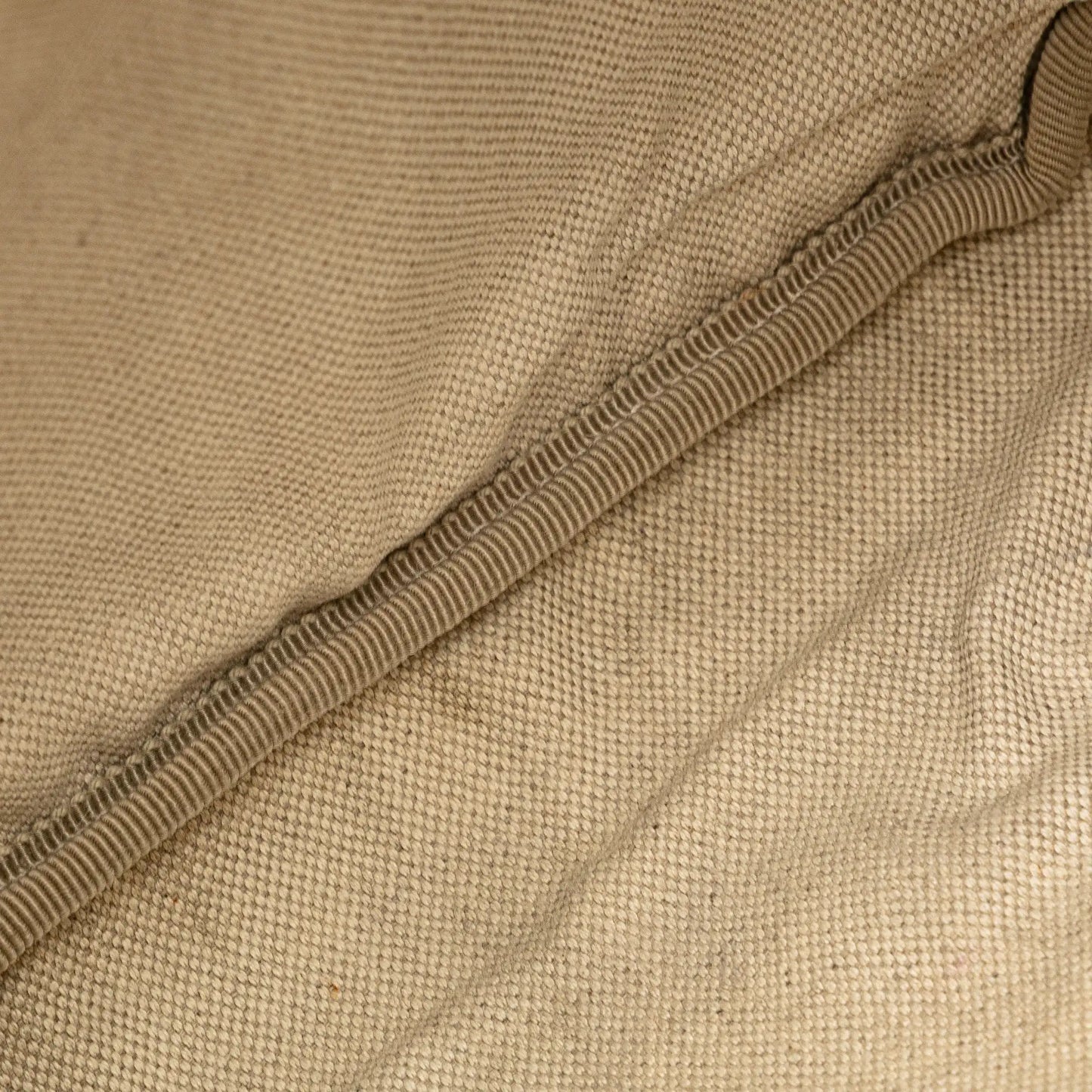 Gucci Grained Calfskin Logo Belt Bag