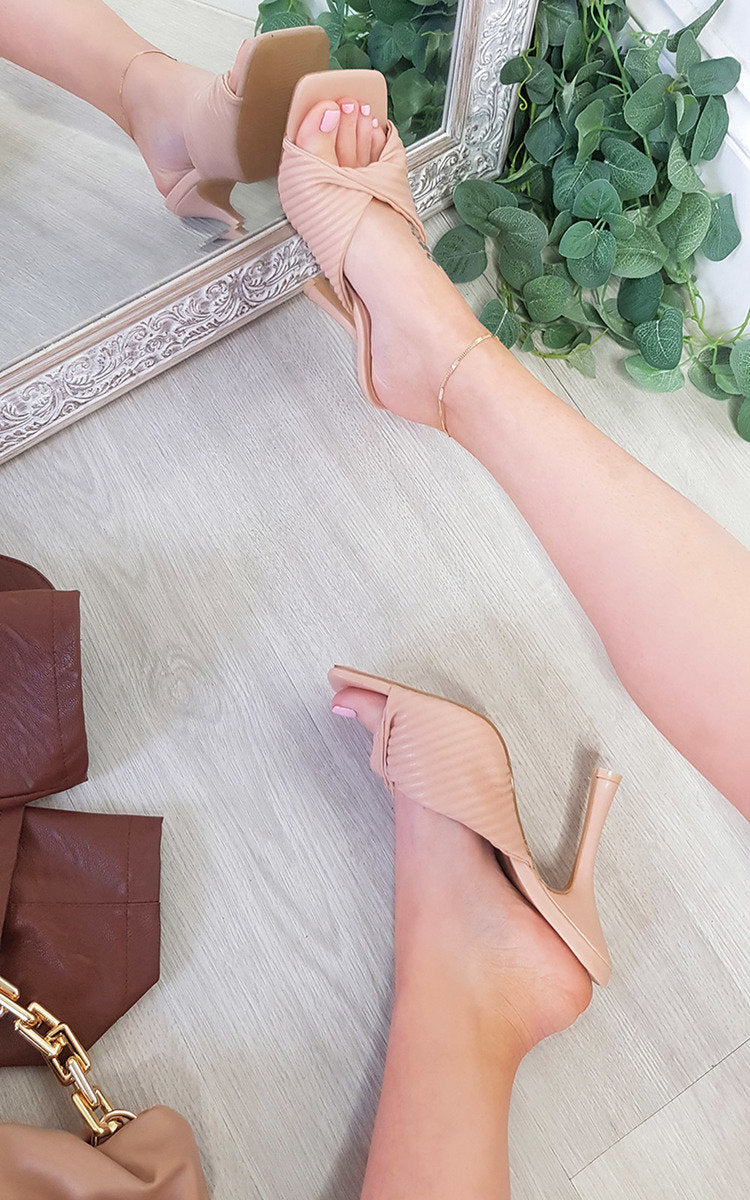 She Wears Glory™ Faux Leather Textured Mule