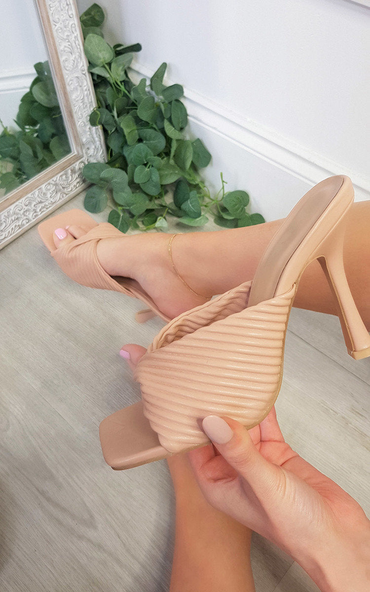 She Wears Glory™ Faux Leather Textured Mule