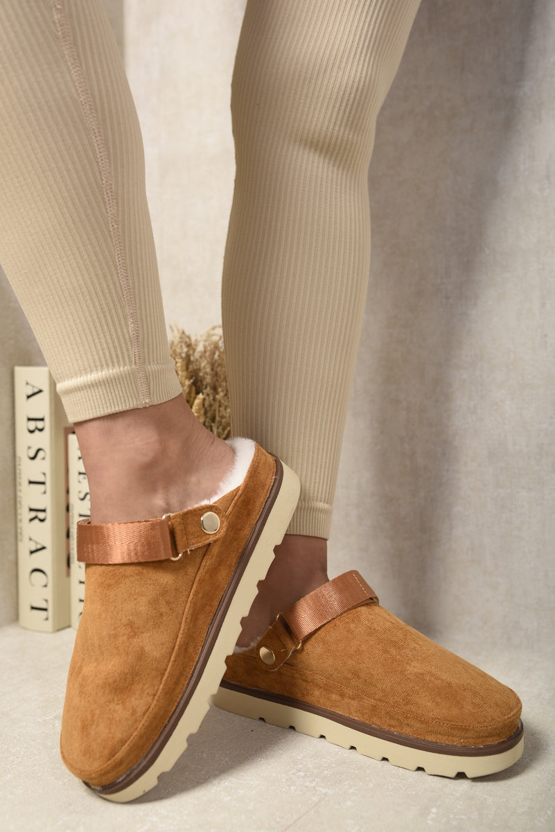 She Wears Glory™ Faux Fur Slingback Closed Toe Clogs